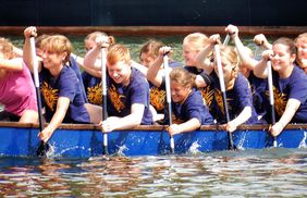 Das Drachenbootteam der Fachklinik beim Wettkampf